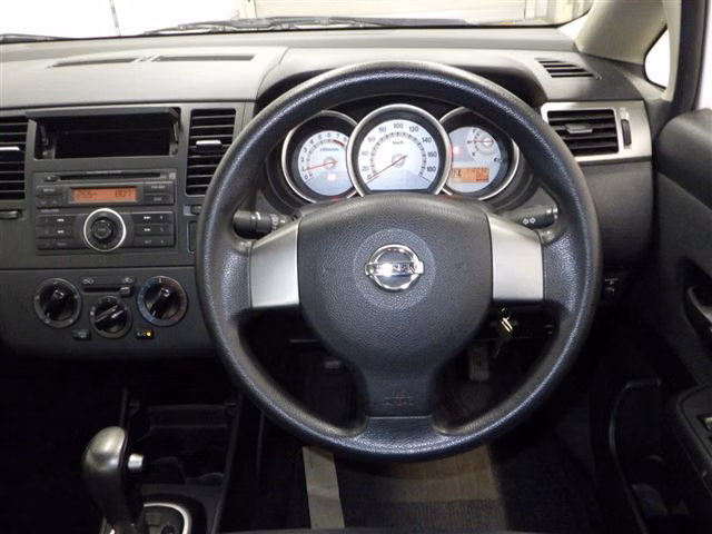 NISSAN TIIDA LATIO