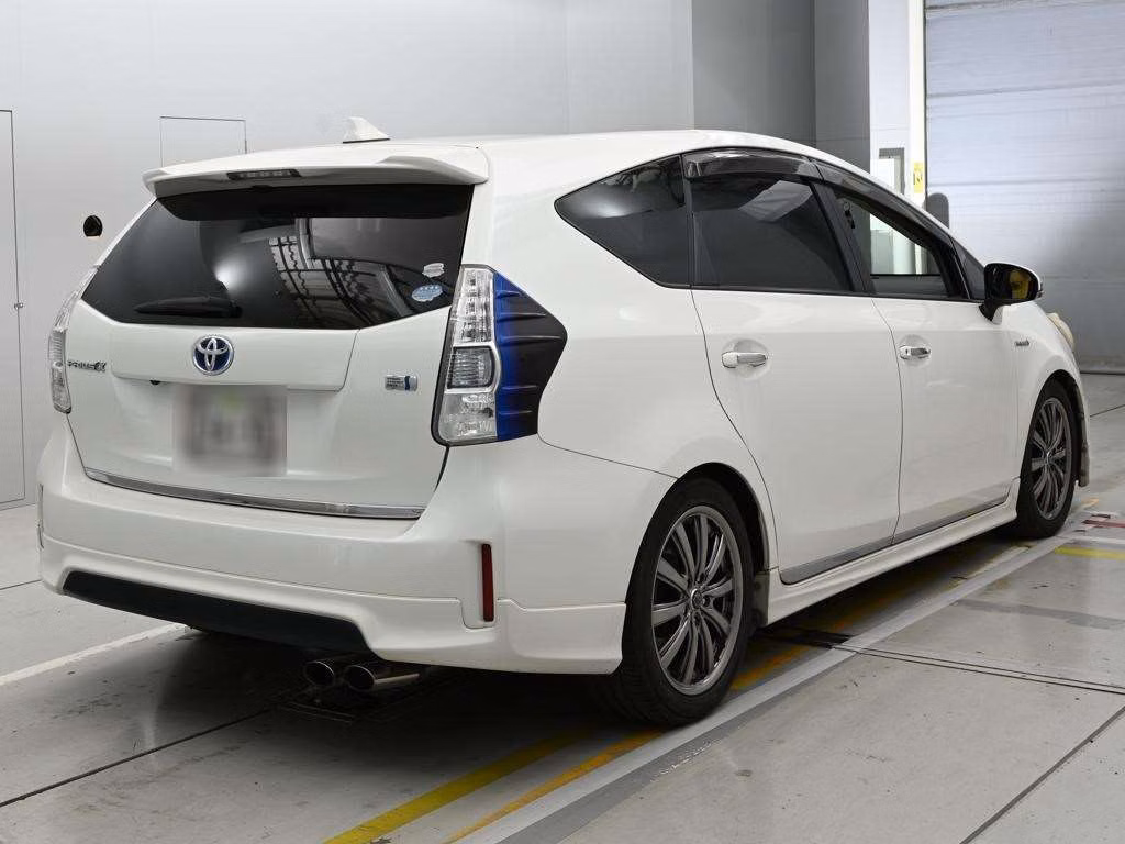 TOYOTA PRIUS ALPHA