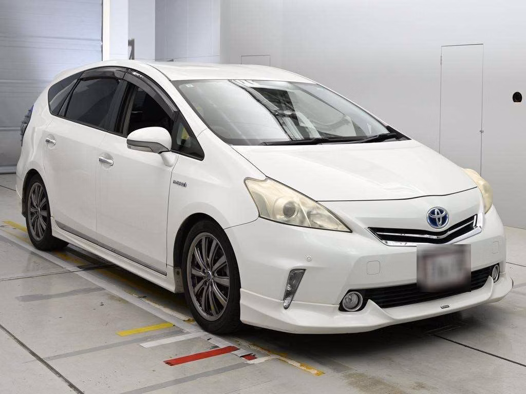 TOYOTA PRIUS ALPHA