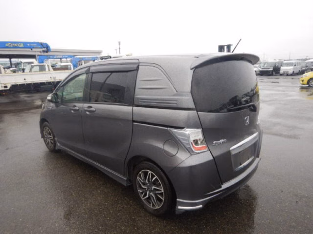 HONDA FREED SPIKE