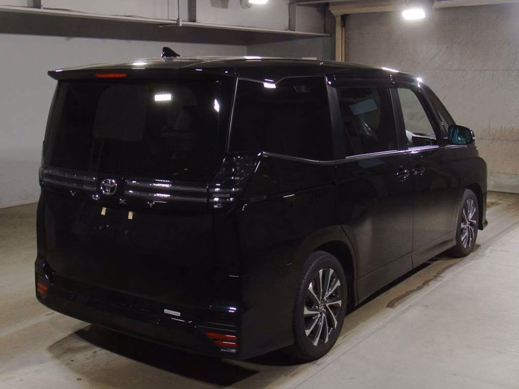 TOYOTA VOXY