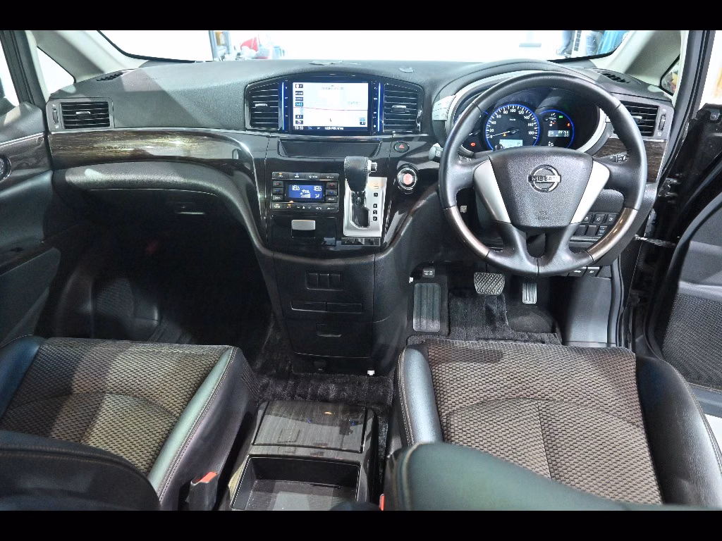 NISSAN ELGRAND