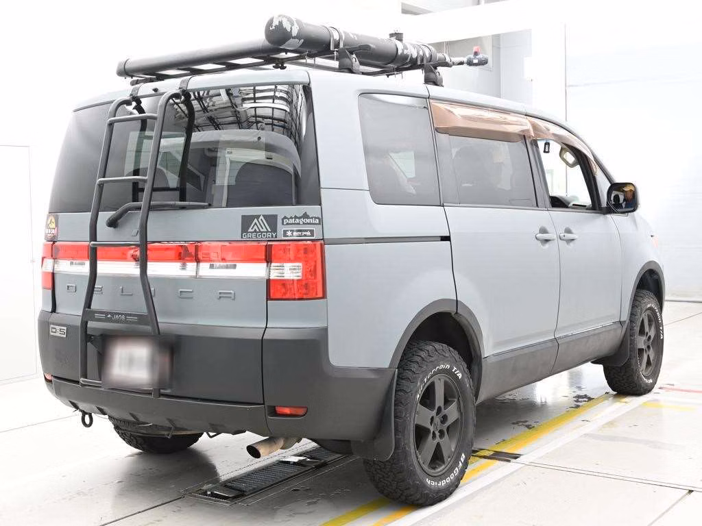 MITSUBISHI DELICA D:5