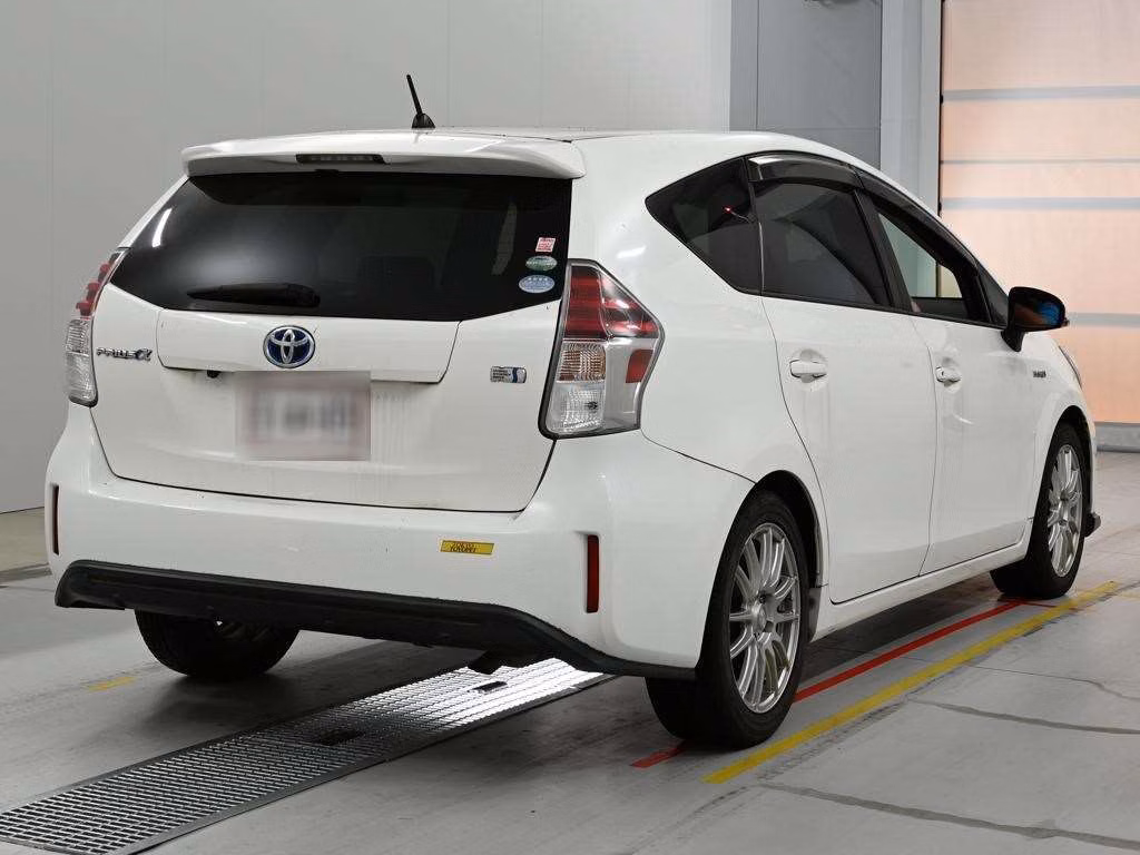 TOYOTA PRIUS ALPHA