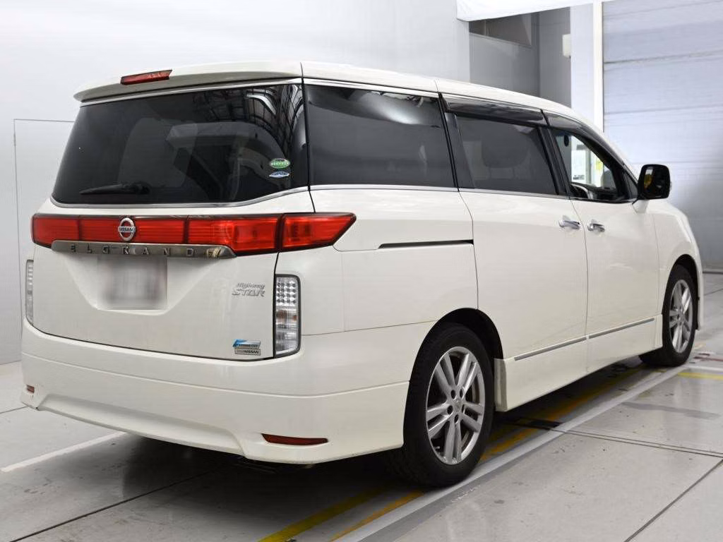 NISSAN ELGRAND