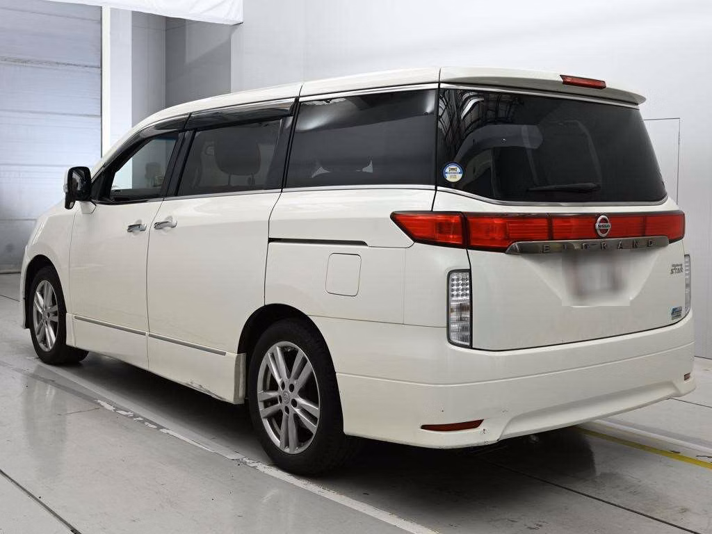 NISSAN ELGRAND