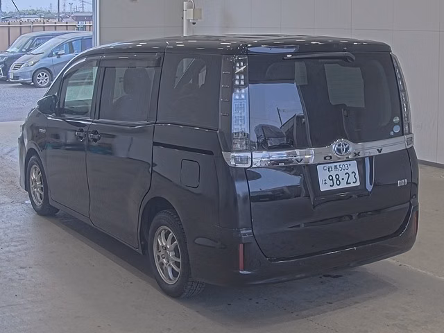 TOYOTA VOXY