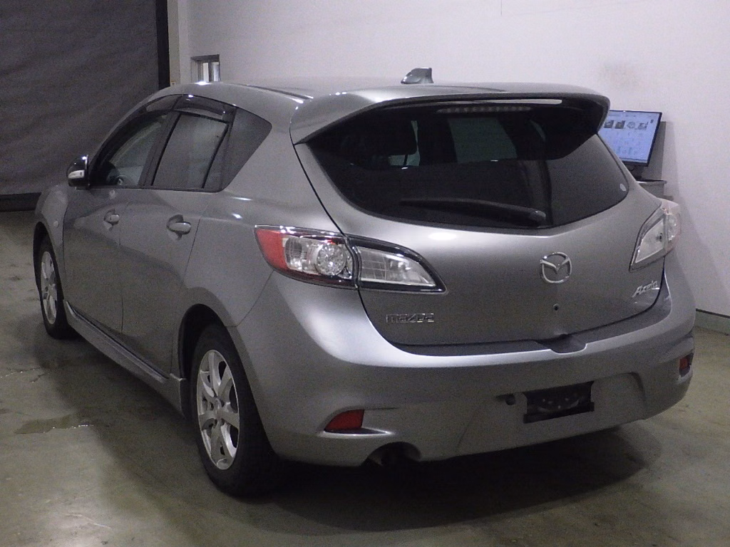 MAZDA AXELA