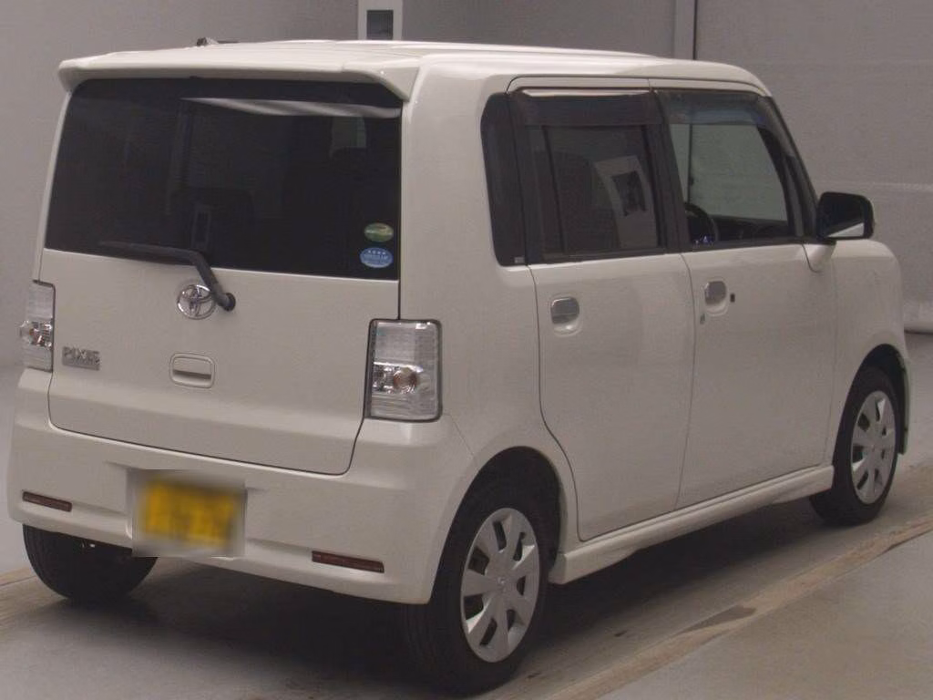 TOYOTA PIXIS SPACE
