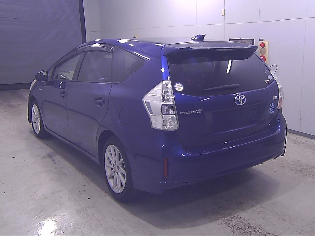 TOYOTA PRIUS ALPHA