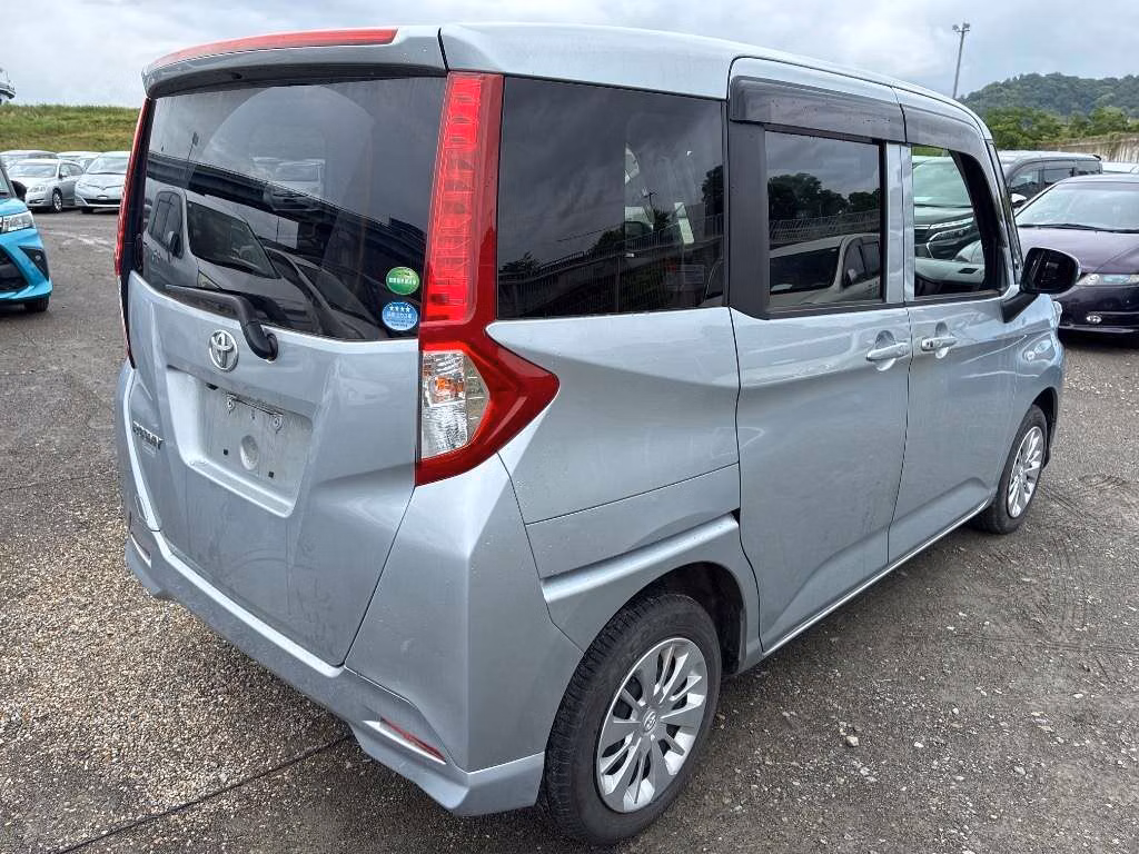 TOYOTA ROOMY