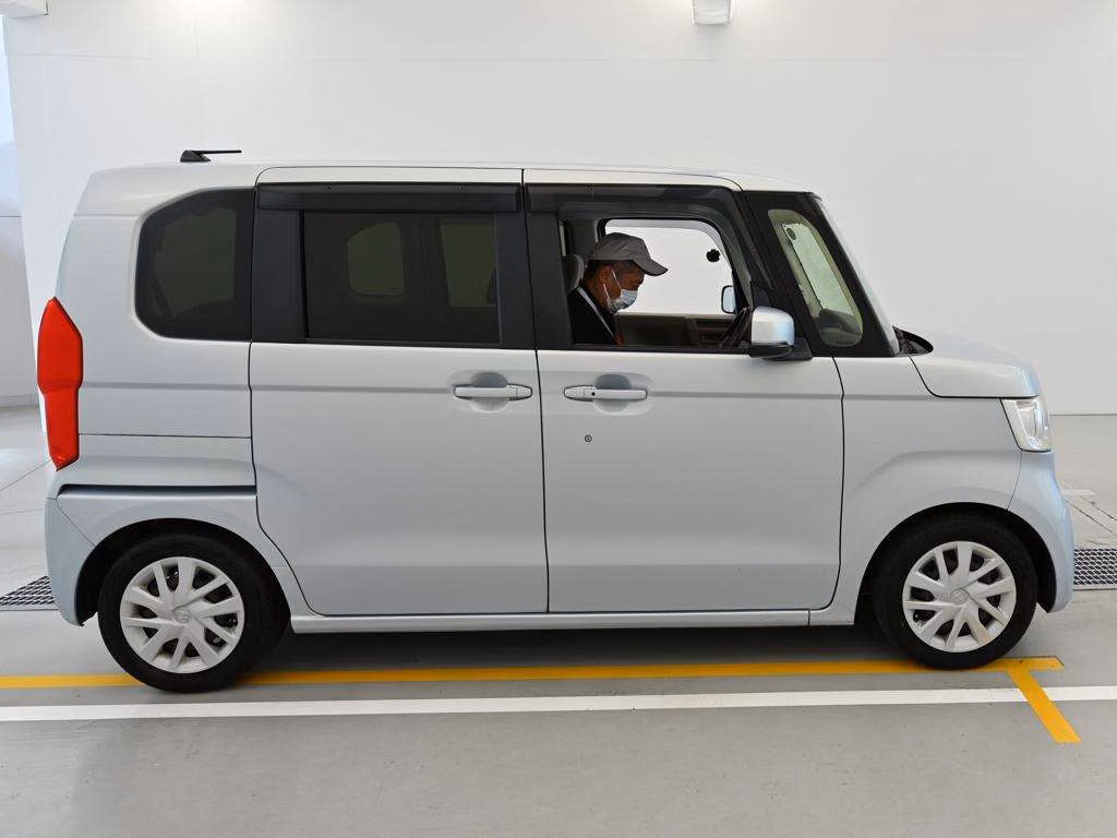 HONDA N-BOX