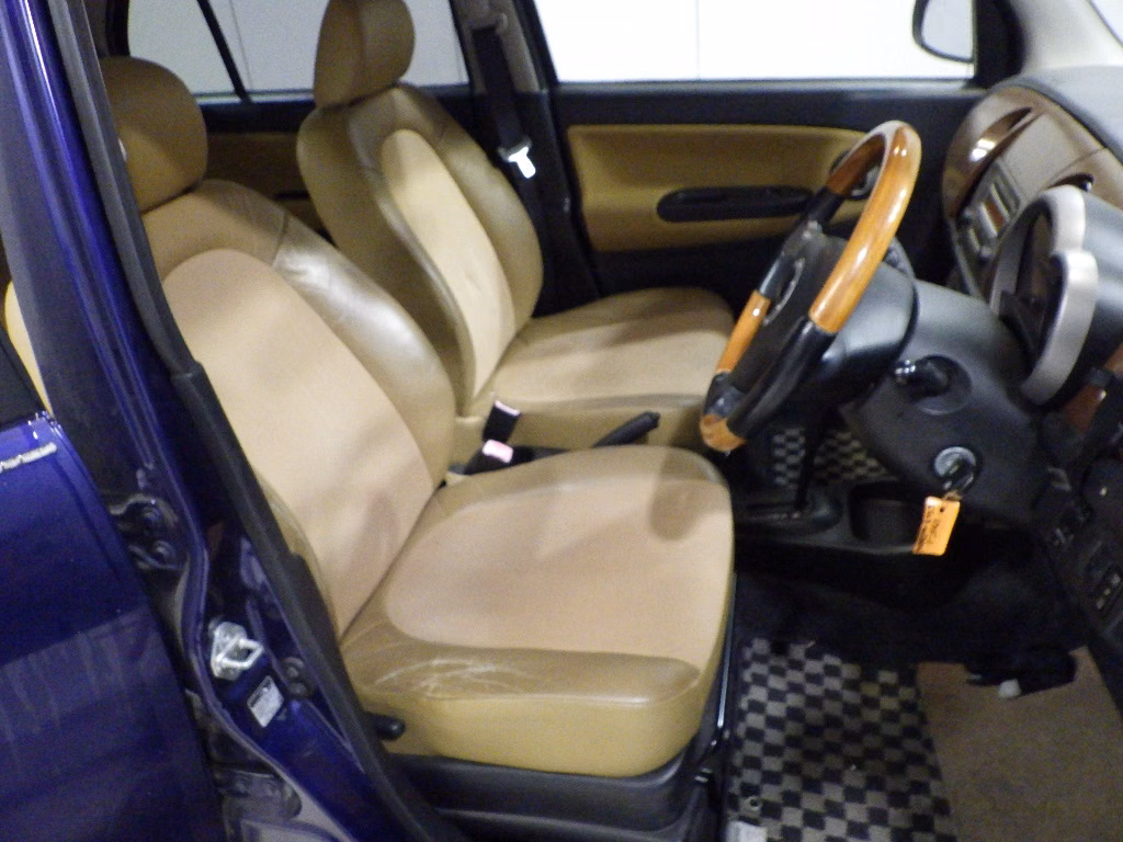 DAIHATSU MIRA GINO