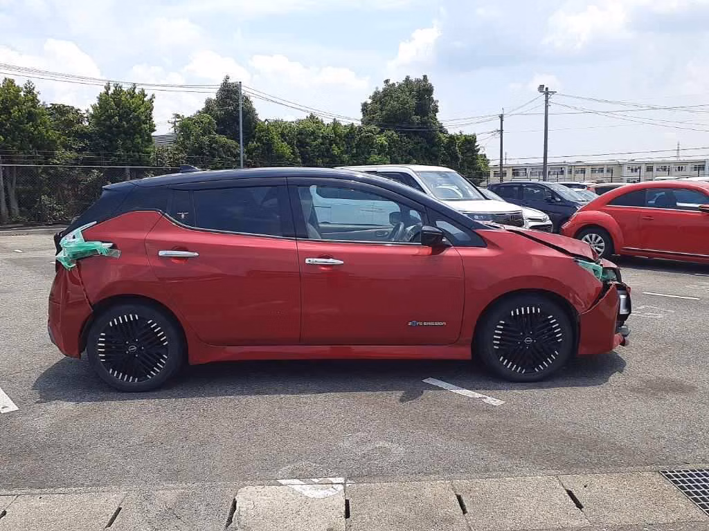 NISSAN LEAF