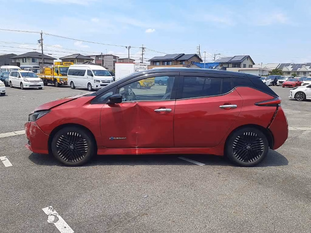 NISSAN LEAF