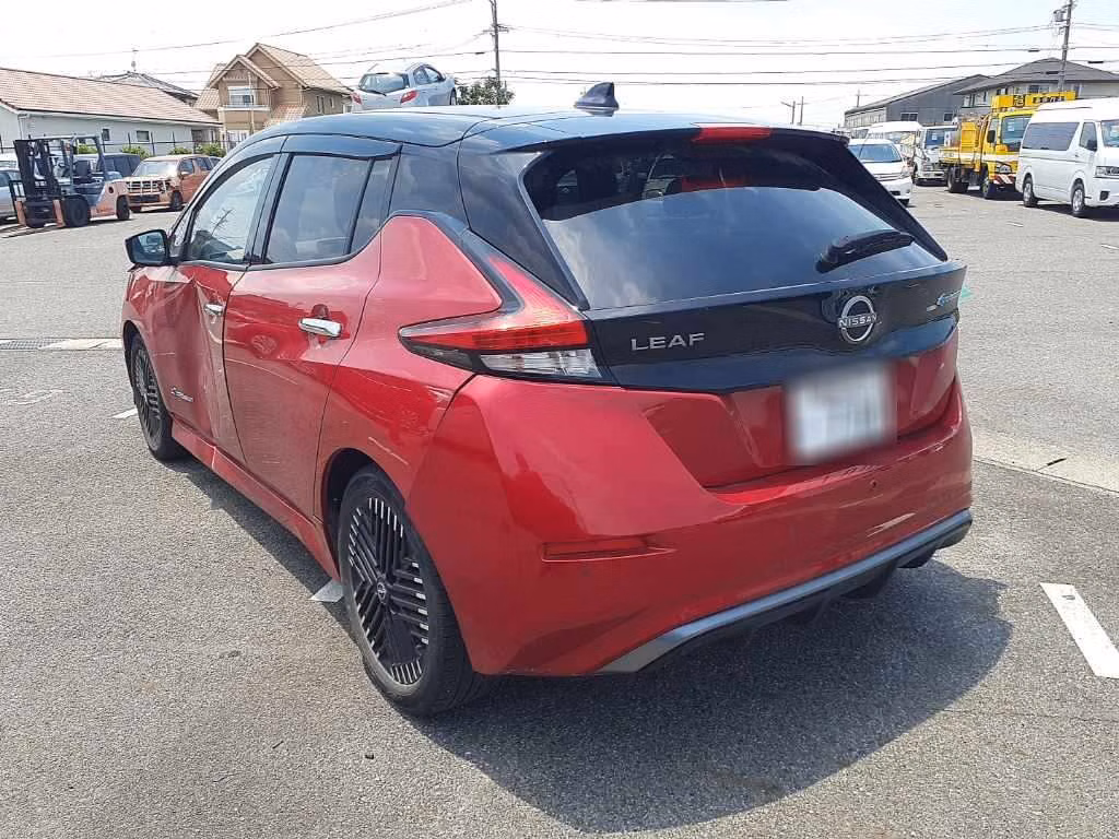 NISSAN LEAF