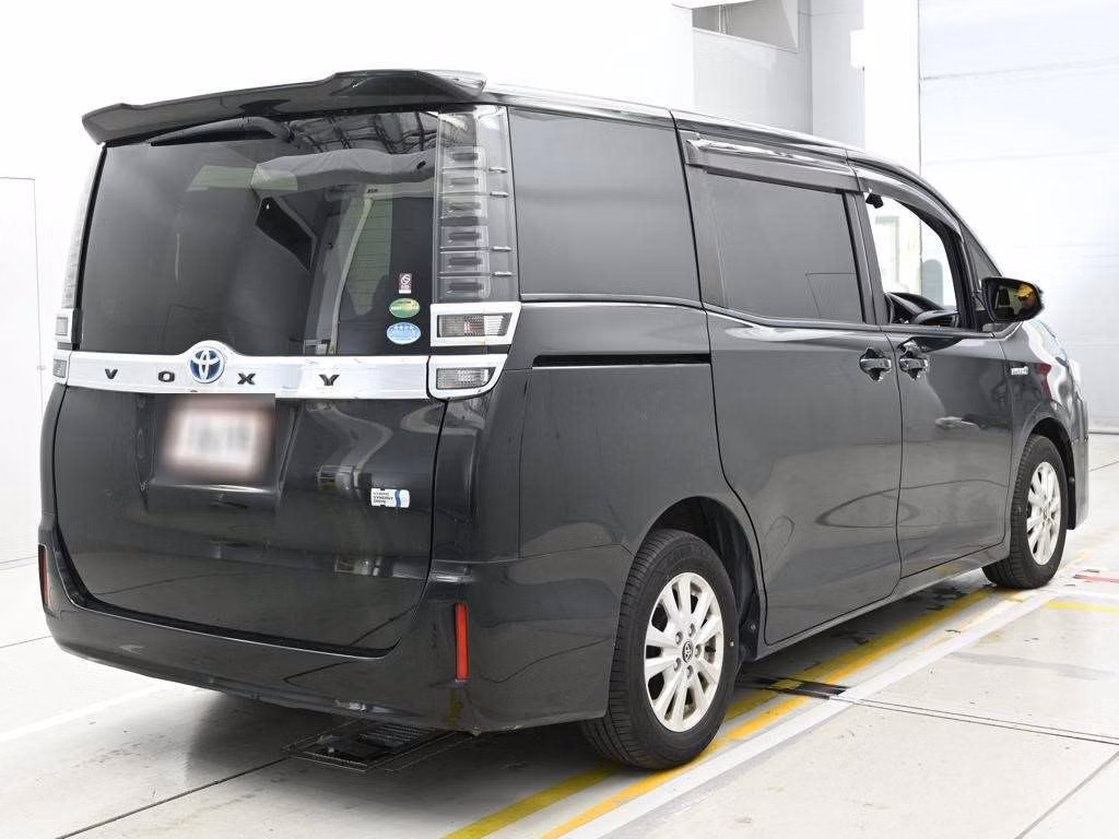 TOYOTA VOXY