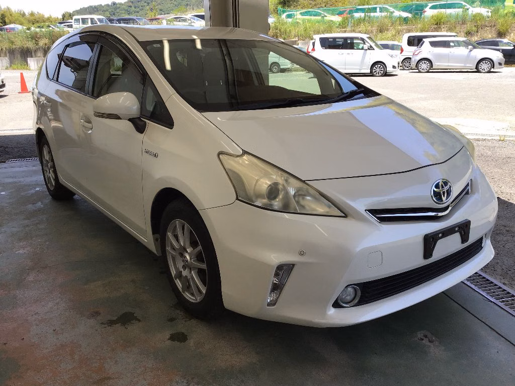 TOYOTA PRIUS ALPHA