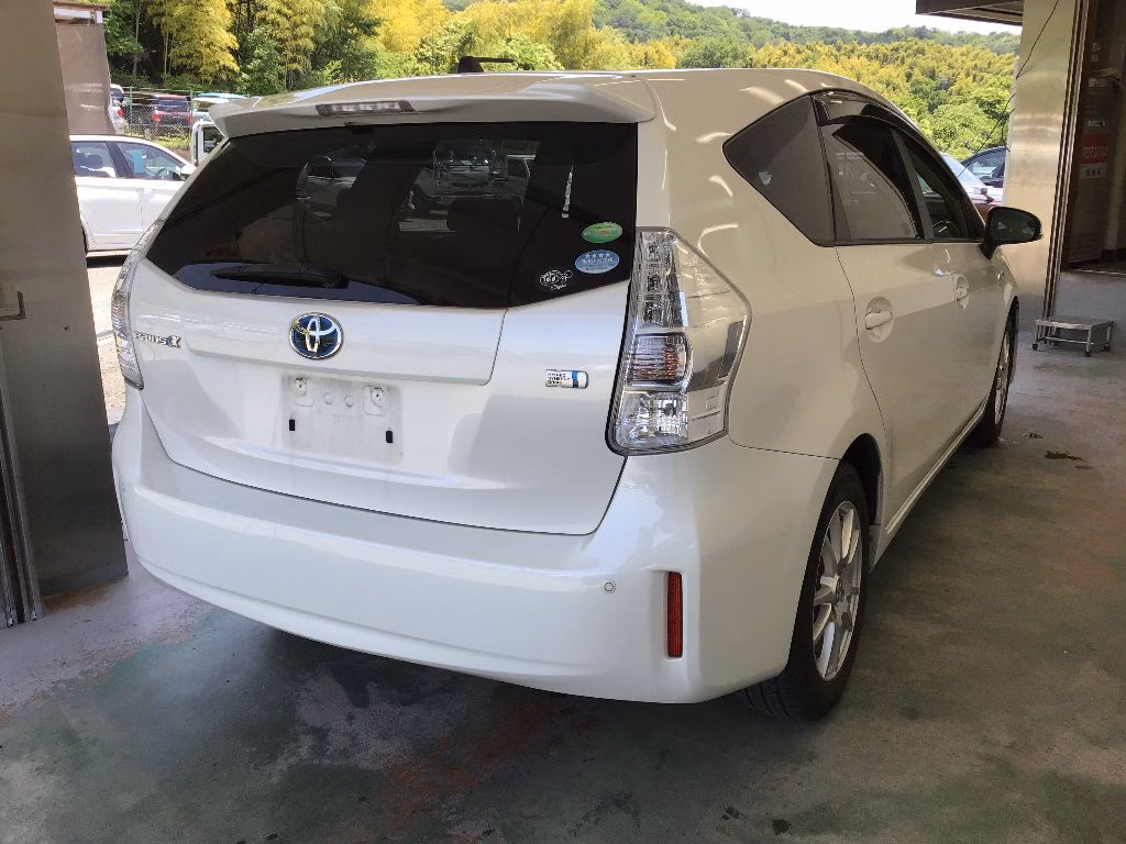 TOYOTA PRIUS ALPHA