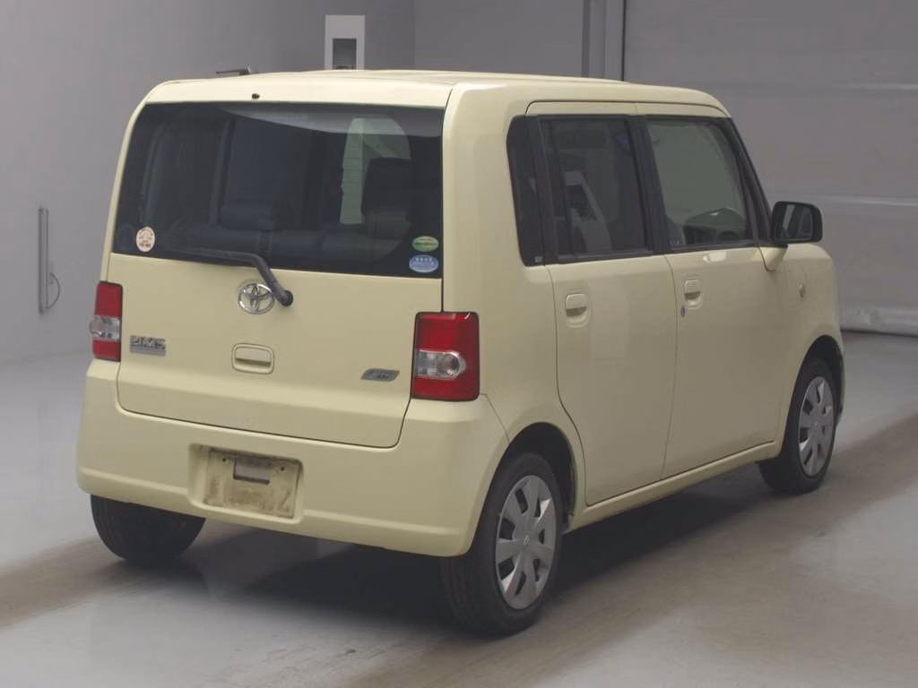 TOYOTA PIXIS SPACE