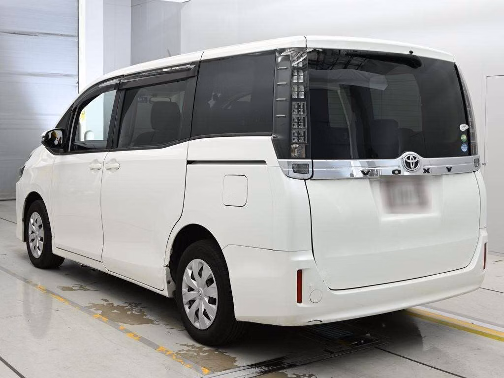 TOYOTA VOXY