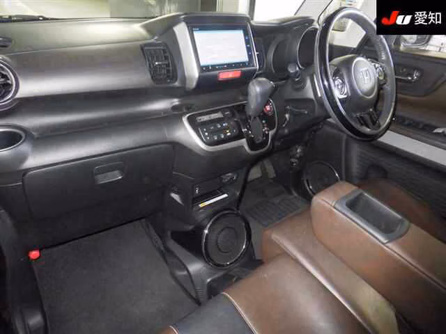 HONDA N-BOX SLASH