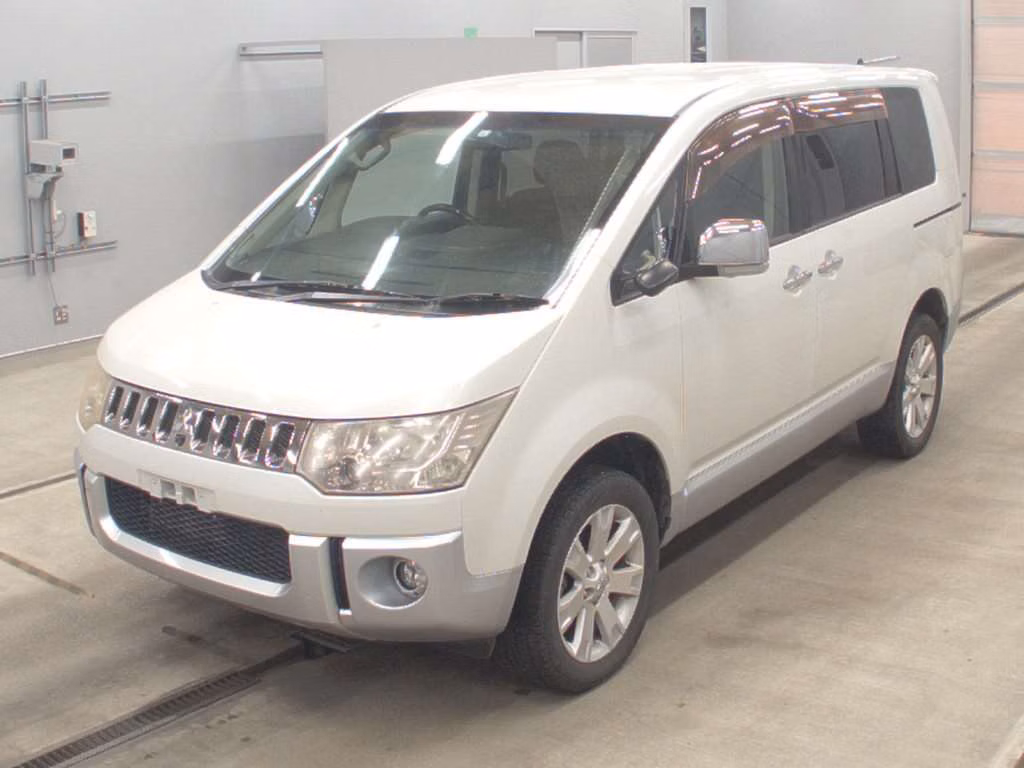 MITSUBISHI DELICA D:5