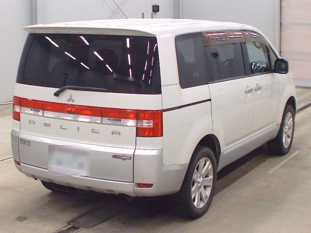 MITSUBISHI DELICA D:5