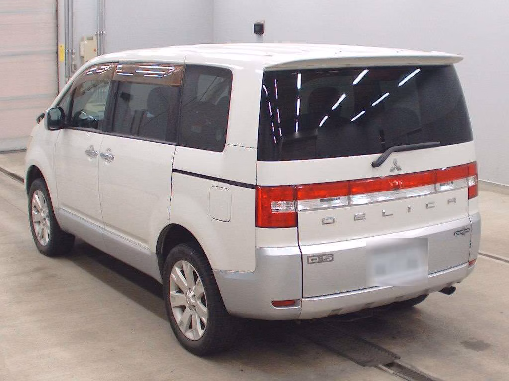 MITSUBISHI DELICA D:5