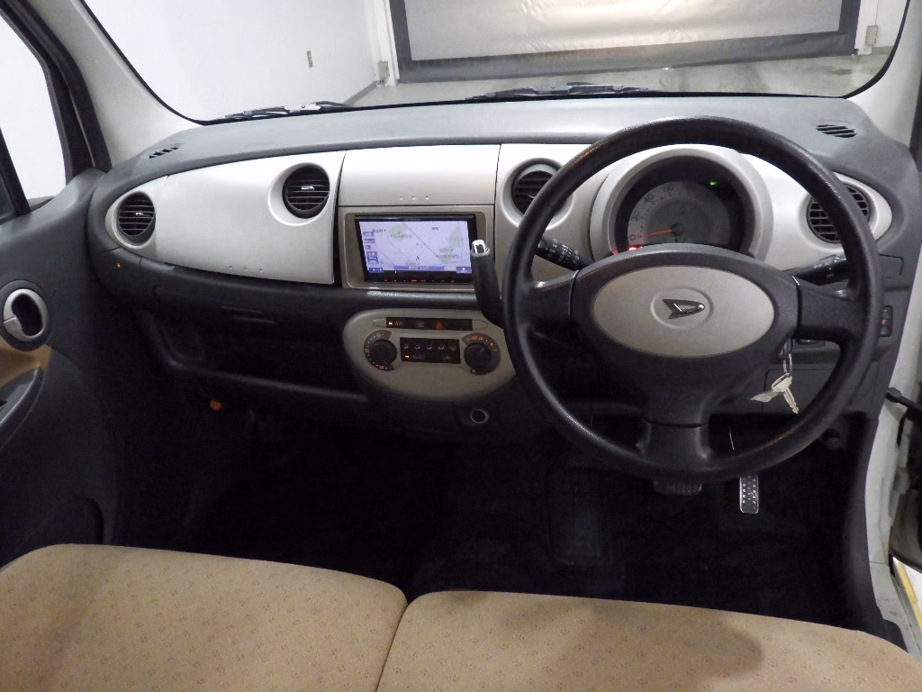 DAIHATSU MOVE LATTE