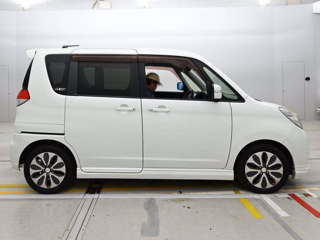 MITSUBISHI DELICA D:2