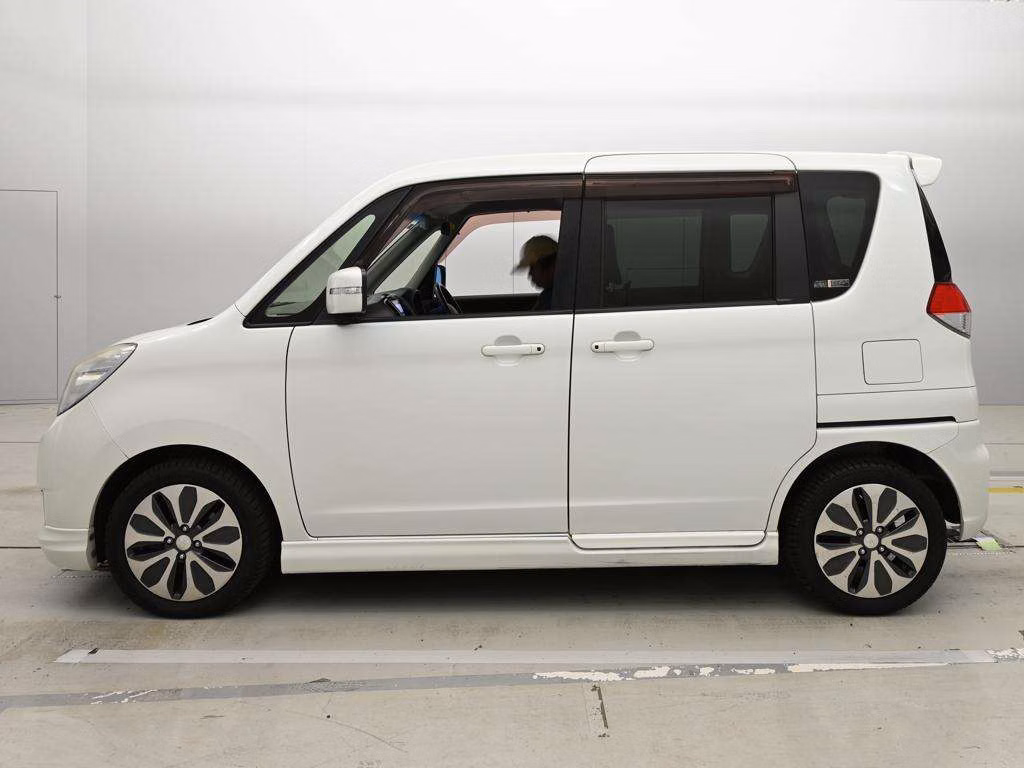 MITSUBISHI DELICA D:2