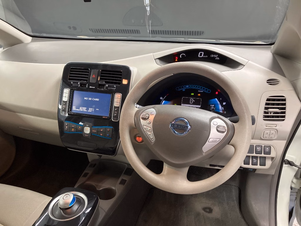 NISSAN LEAF