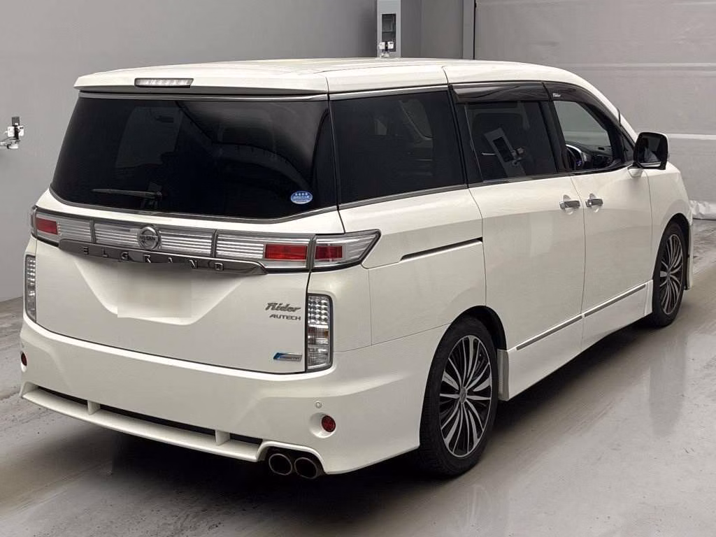 NISSAN ELGRAND