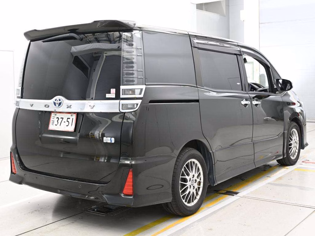 TOYOTA VOXY
