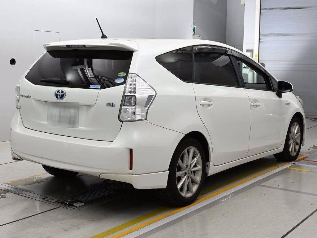 TOYOTA PRIUS ALPHA