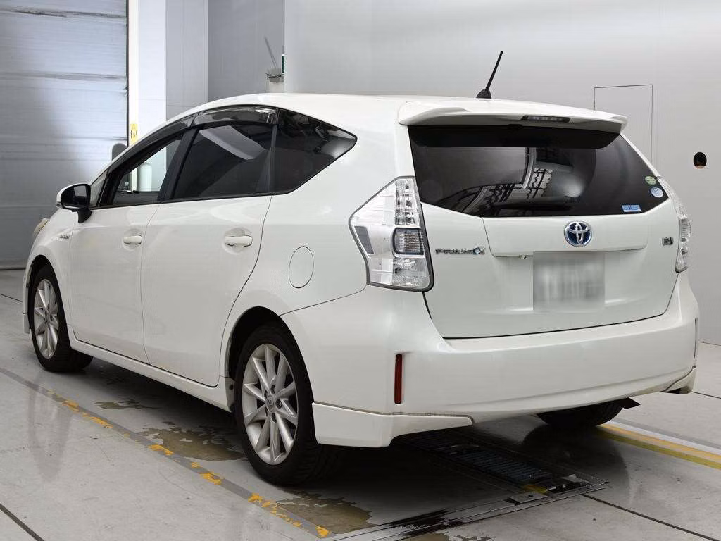 TOYOTA PRIUS ALPHA