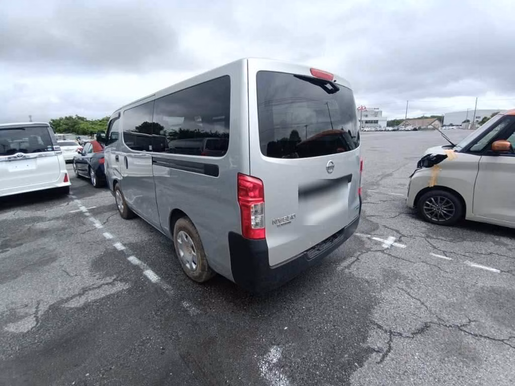 NISSAN NV350 CARAVAN
