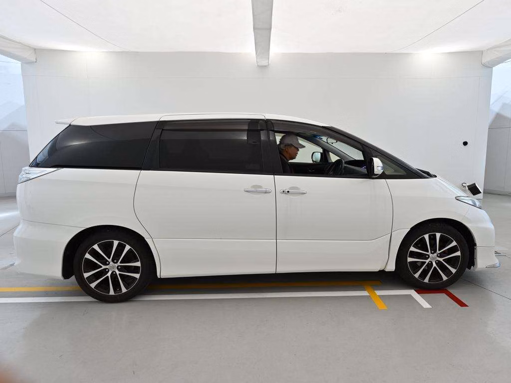 TOYOTA ESTIMA