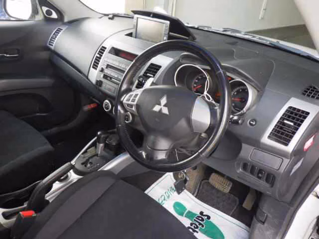 MITSUBISHI OUTLANDER