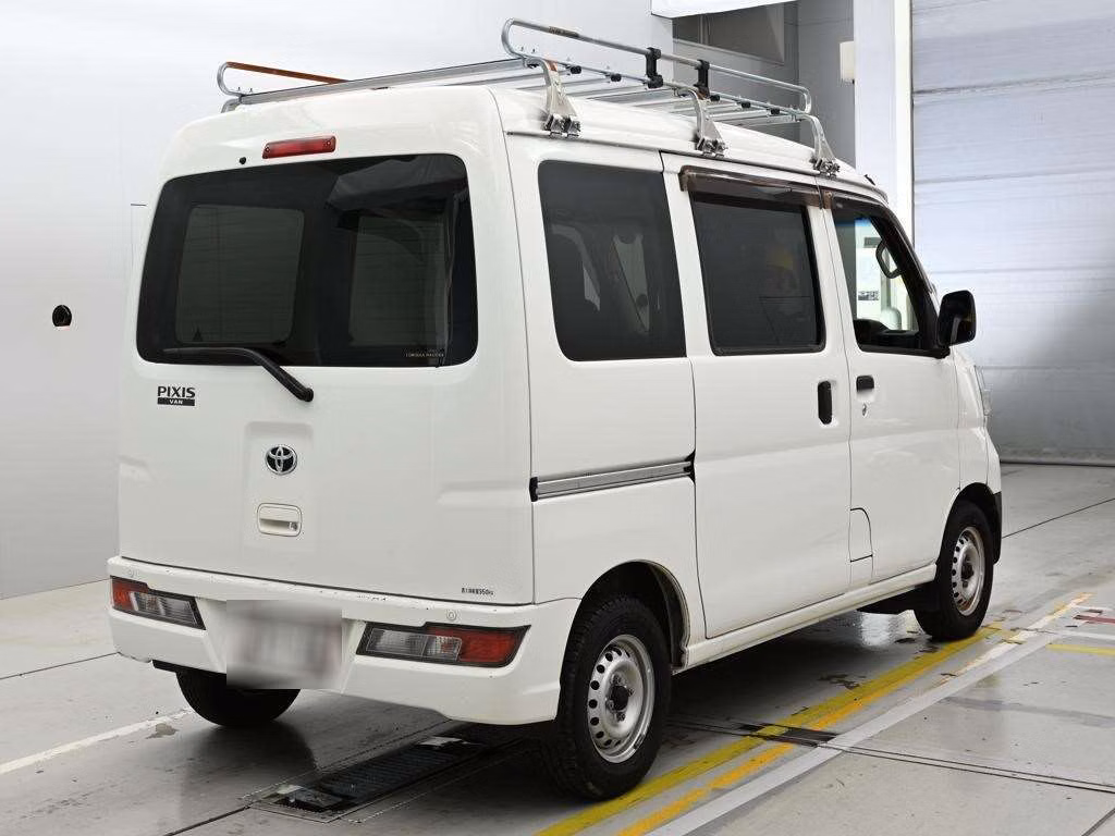 TOYOTA PIXIS VAN