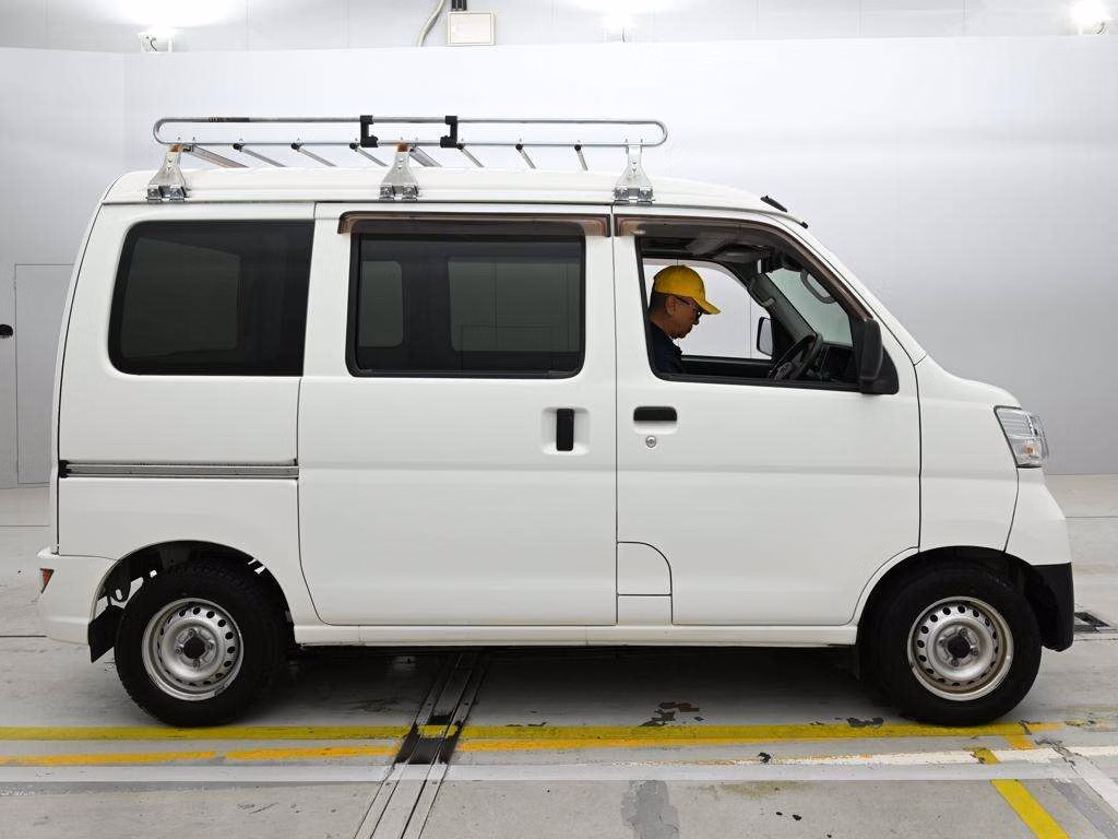 TOYOTA PIXIS VAN