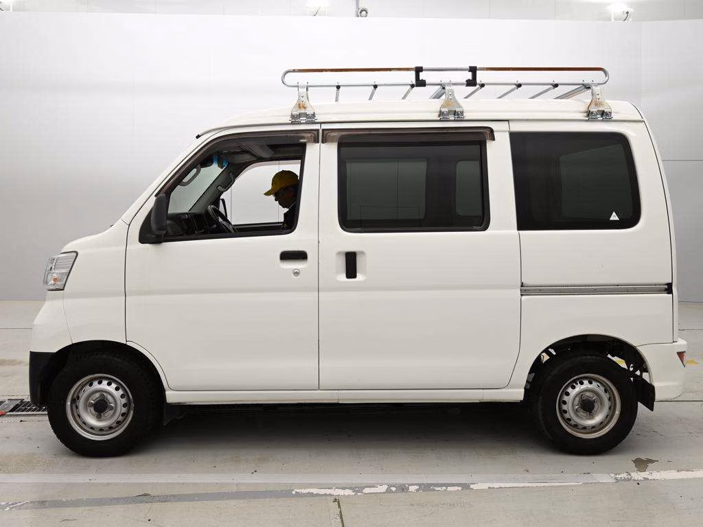 TOYOTA PIXIS VAN