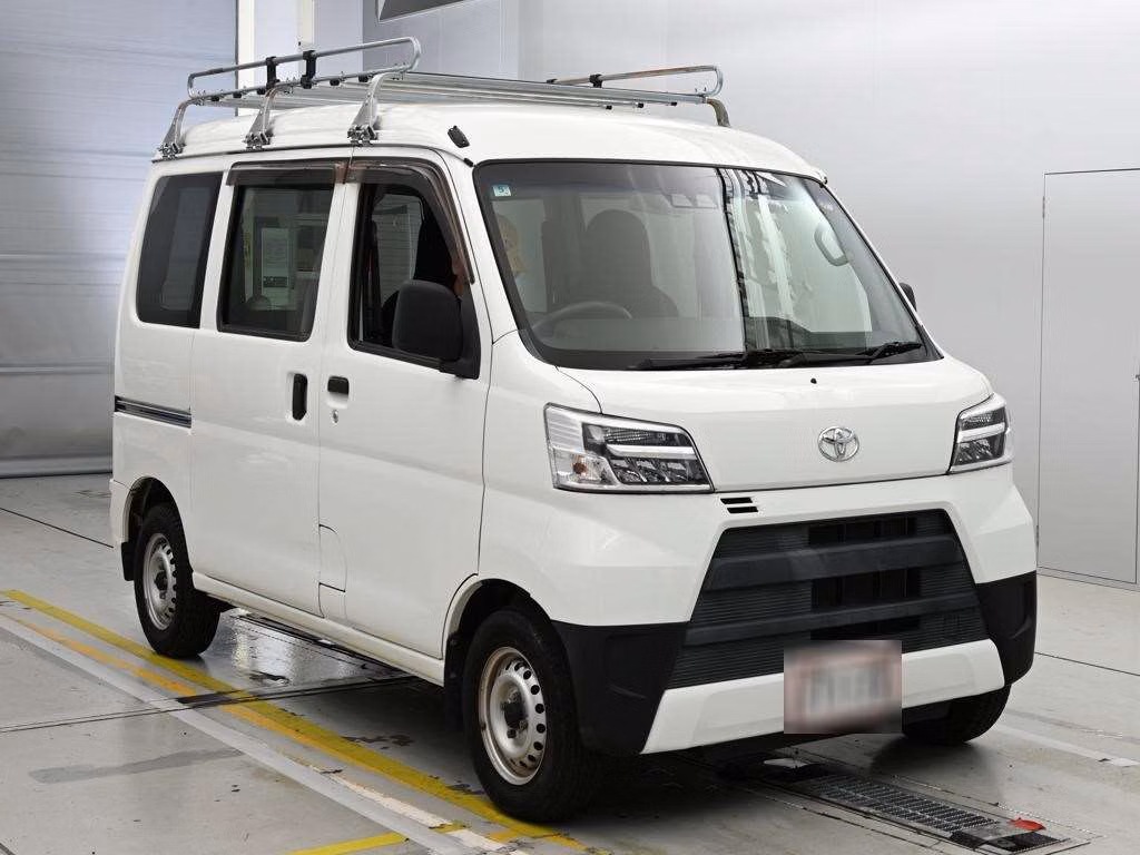 TOYOTA PIXIS VAN