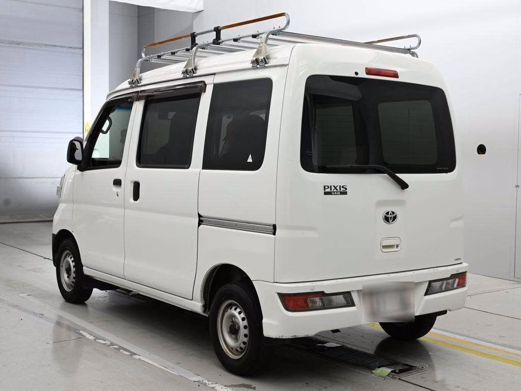 TOYOTA PIXIS VAN