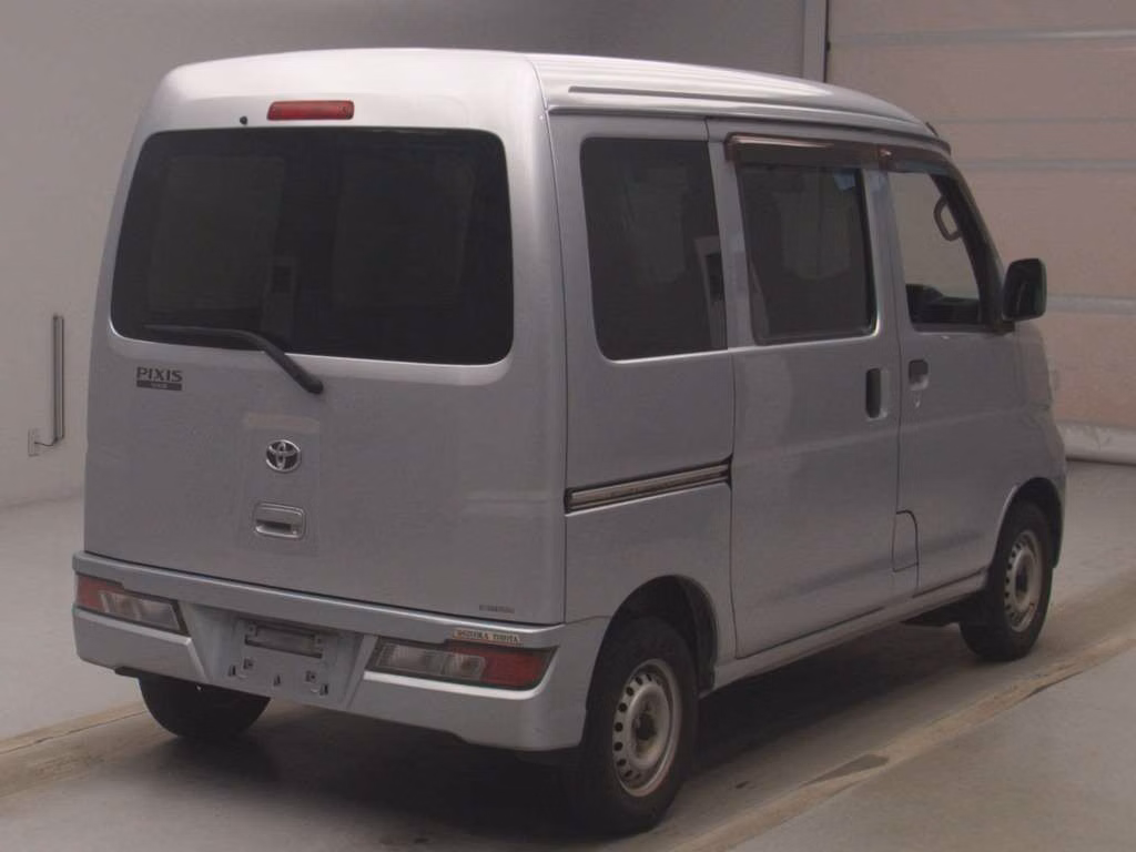 TOYOTA PIXIS VAN