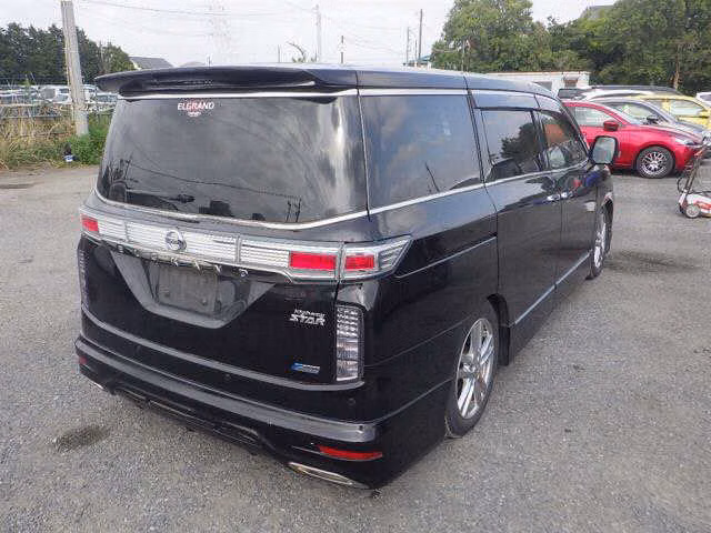 NISSAN ELGRAND