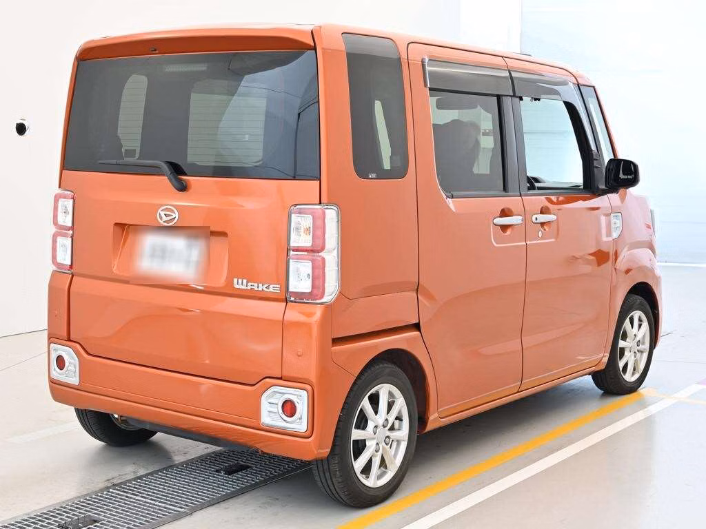DAIHATSU WAKE