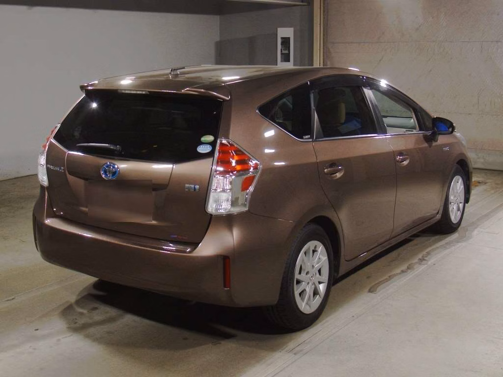 TOYOTA PRIUS ALPHA
