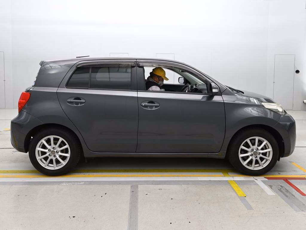 TOYOTA IST